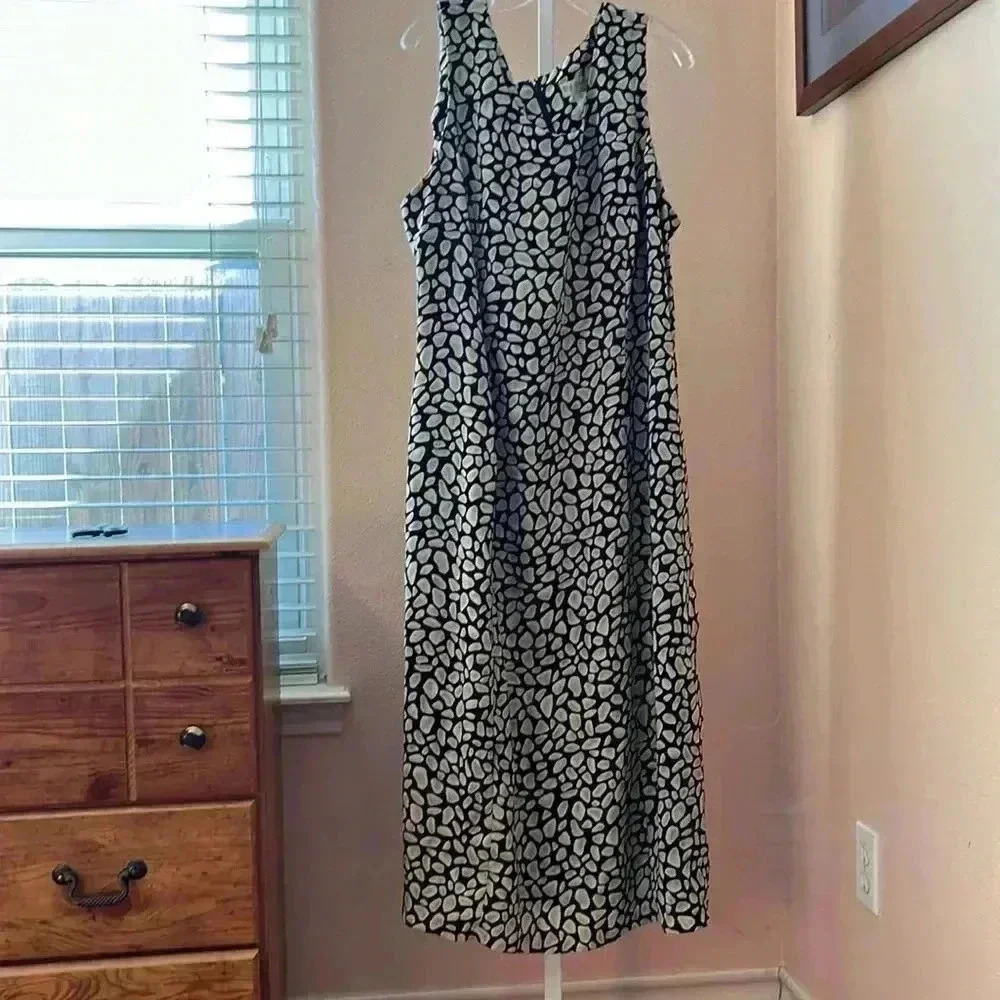 Dressbarn 24W sleeveless long dress see last picture for worn area